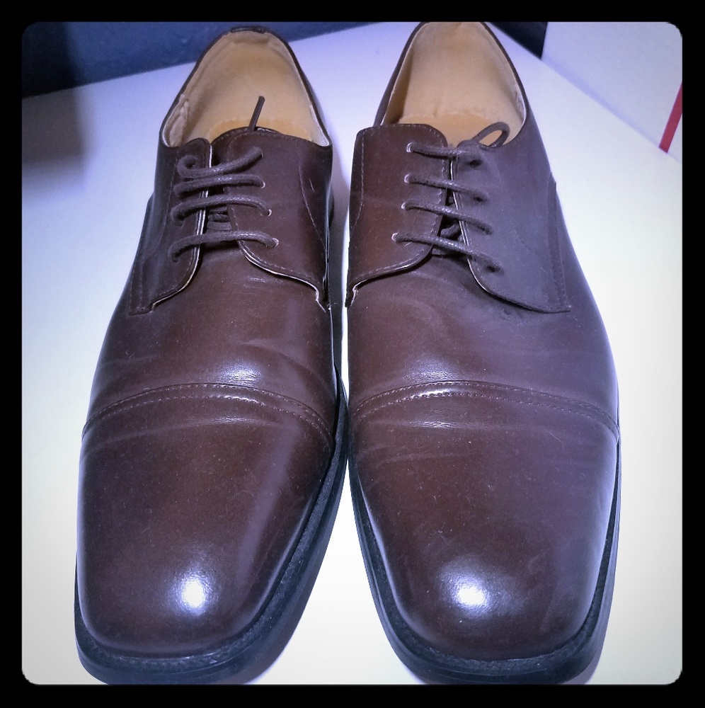 Brown dress shoes (size 10) 👞